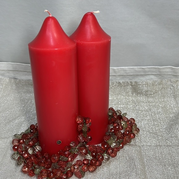 PARTYLIGHT 2 HOLLYBERRY RED CANDLES & 46’’ BERRY RED GARLAND